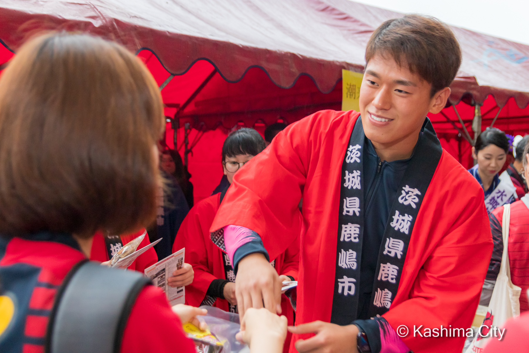 配布に参加していただいた沖悠哉選手